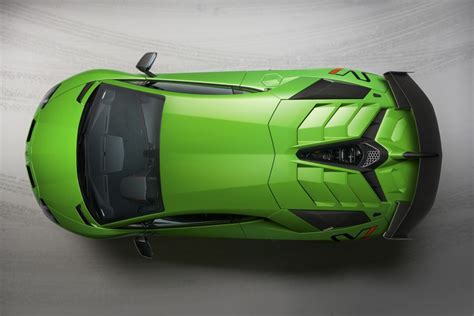 Lamborghini Aventador technical specifications and fuel economy