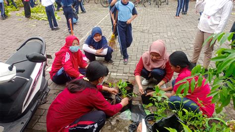 Kerja Bakti Massal, Penanaman Pohon, Budidaya Lele dan Kick off Urban ...