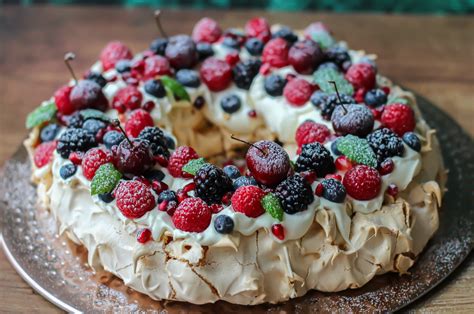 Christmas Berry Pavlova Wreath - Baker Jo