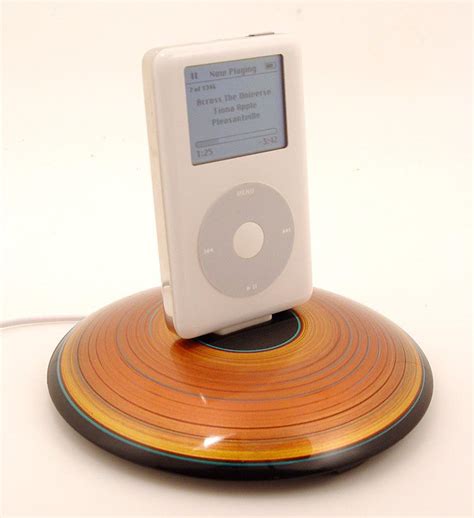 Handcrafted iPhone iPod Docking Station | Gadgetsin