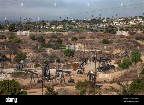 Inglewood Oil Field, Baldwin Hills, Los Angeles, California, USA Stock Photo - Alamy