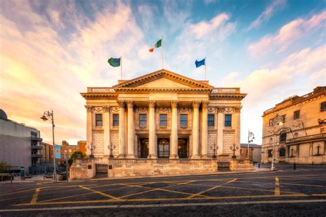 City Hall - Dublin's Majestic Landmark captured in stunning sunshine : r/IrelandPics