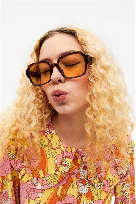 Best Oversized Sunglasses For Women 2023 - Wear Next.