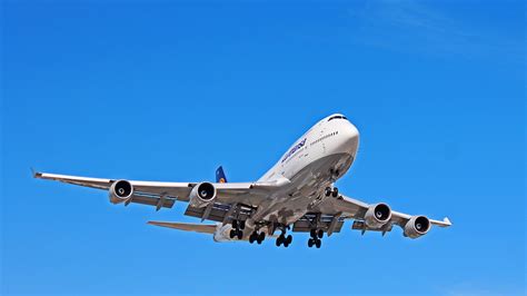 D-ABVR: Lufthansa Boeing 747-400 Landing At Toronto Pearson