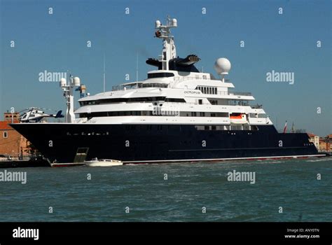 Paul allen yacht octopus hi-res stock photography and images - Alamy