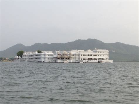 Spying around in Udaipur, India – Bridge the Travel Gap