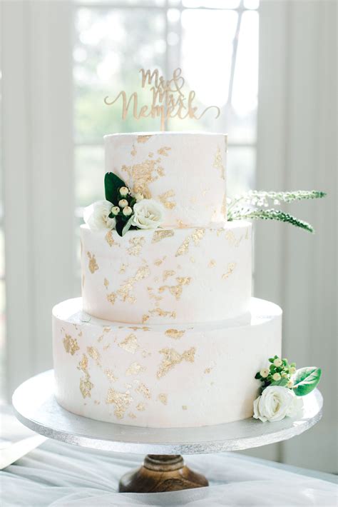 Gold-leaf Marbled Wedding Cake // #weddingcake #goldleafcake #romanticweddingcake #simplewe ...