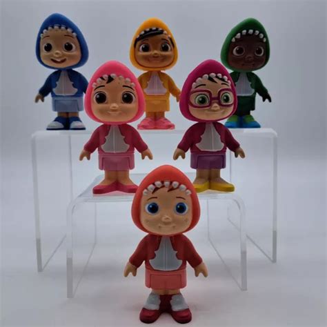 COCOMELON TOYS FAMILY & Friends Baby Shark Pack ( 6 Figures) Lot £8.39 ...