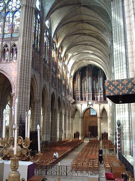 Basilica of Saint-Denis: The nave - Wikipedia | Arquitetura de igreja ...