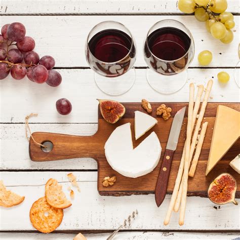 Wine and Cheese Pairing Tips for Summer Entertaining | The Franklin Shopper