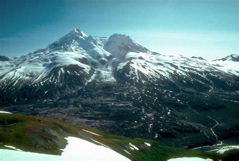 Alaska’s Mt. Redoubt Volcano Could Erupt | Youseph Tanha