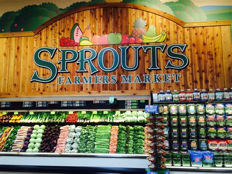 Grocery shopping tips for Sprouts Farmers Market. Save money and live ...