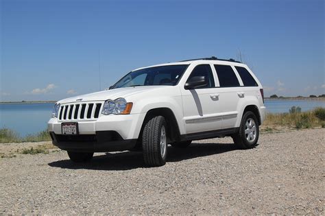 File:1-jeep-grand-cherokee-laredo-4x4.JPG - Wikimedia Commons