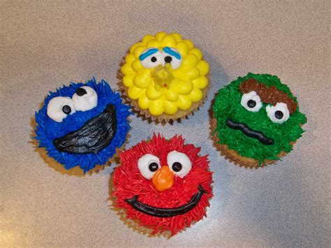 cake batter & paper scraps: Sesame Street cupcakes!