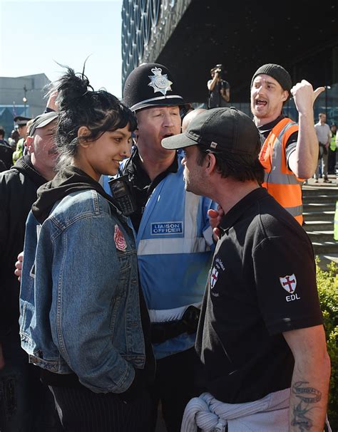 36 POWERFUL IMAGES OF WOMEN PROTESTERS LEADING FROM THE FRONT ACROSS ...