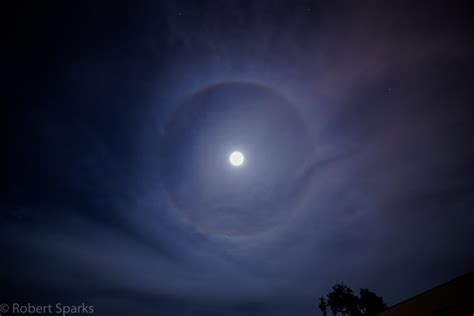 Why Do We Sometimes See a Ring Around the Moon? - Universe Today