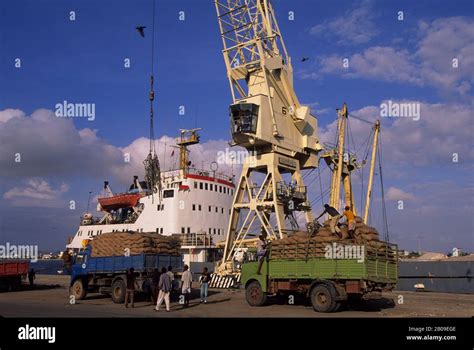 ERITREA, MASSAWA, PORT SCENE, SHIP BEING LOADED Stock Photo - Alamy