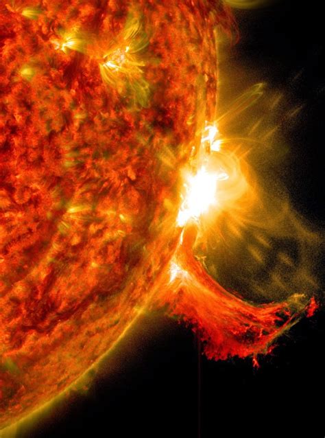 Suburban spaceman: NASA SDO: Incredible Solar Flare Video Captured