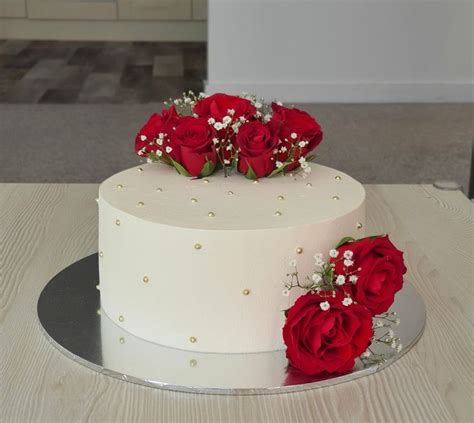 Red Roses Cake | Pretty Birthday Cake Design