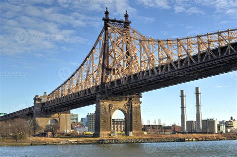 Roosevelt Island Bridge, New York 16170142 Stock Photo at Vecteezy