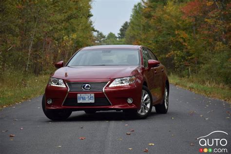 2015 Lexus ES 300h Review Editor's Review | Car Reviews | Auto123