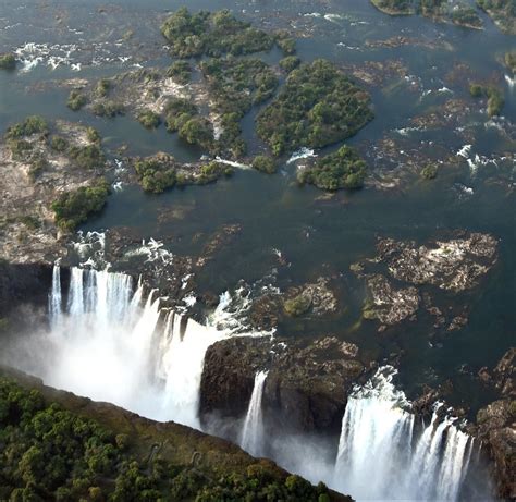 Victoria Falls - The Victoria Falls facts and activties | Zambia / Zimbabwe