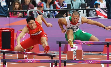 London 2012 Olympics: Liu Xiang falls in 110m hurdles | Daily Mail Online