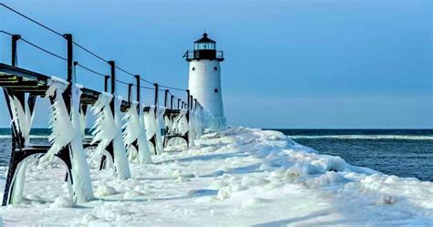 10 Frozen Lighthouses To Visit In Michigan This Winter