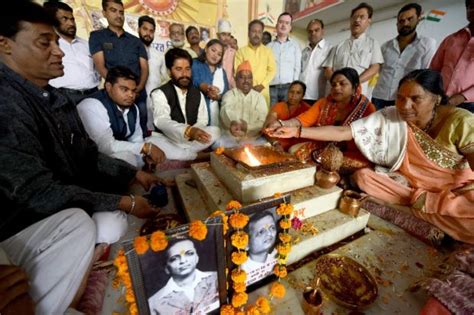 Hindu Mahasabha observes Nathuram Godse’s death anniversary | Udayavani ...