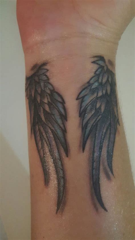 33++ Awesome Angel wings tattoo designs on wrist ideas in 2021