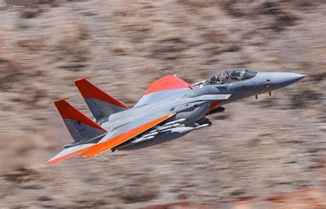 desarrollo defensa y tecnologia belica: F-15SA se eriza con una docena de misiles AIM-120 ...
