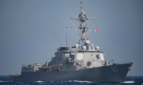 This is how a US destroyer dodged 2 missiles off the Yemen coast - We ...