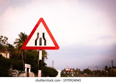 16 Ahead median road sign Images, Stock Photos & Vectors | Shutterstock