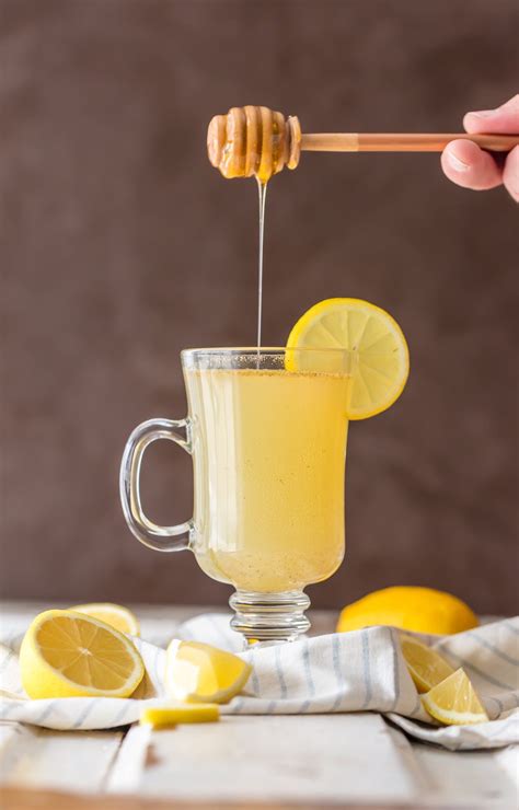 Achieve those New Years Resolutions with EASY DETOX LEMONADE! This Warm ...