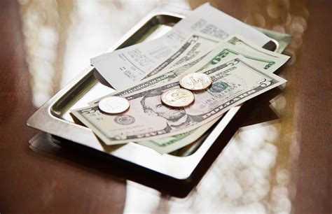 How Much Should I Tip? Restaurant Tipping Behavior as a Result of Prior ...