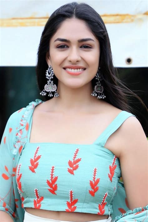 Mrunal Thakur Biography, Wiki, Age, Net Worth, Ethnicity