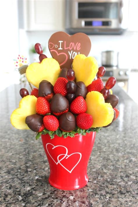 Edible Arrangements on Valentine’s Day is a MUST | Budget Savvy Diva