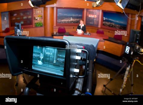 News anchor camera hi-res stock photography and images - Alamy