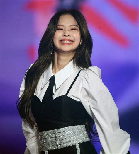 Jennie (Blackpink) : jennie BLACKPINK GIF by 블랙 핑크🖤지소💕 : Mar 11, 2021 ...