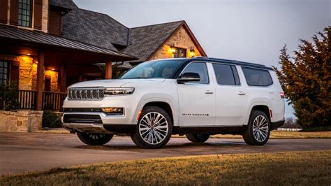 Jeep Grand Wagoneer L 2023 llega a México, la versión más grande y extrema ya disponible