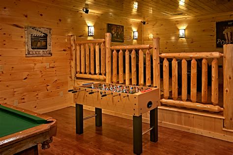 16 Bedroom, Sleeps 80, THE BIG MOOSE LODGE by Large Cabin Rentals