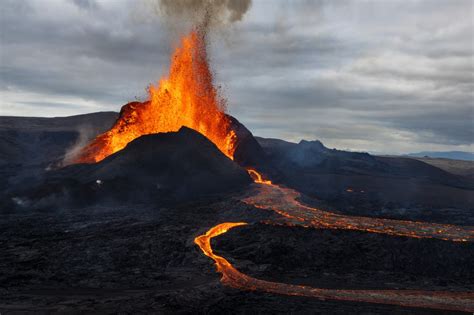 Iceland Volcano Leads Geologists to New Lava Fountain Theory - Newsweek