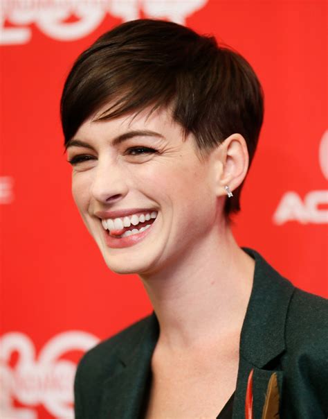 Anne Hathaway dismisses report of near drowning as she premieres new ...