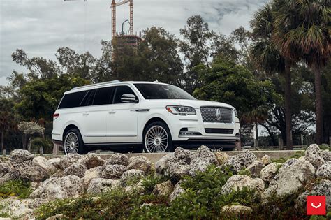 LINCOLN NAVIGATOR - HYBRID FORGED SERIES: HF-8 - Vossen Wheels