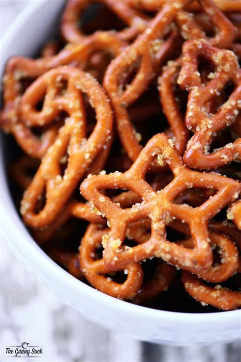 Christmas Crack Pretzels Recipe - The Gunny Sack