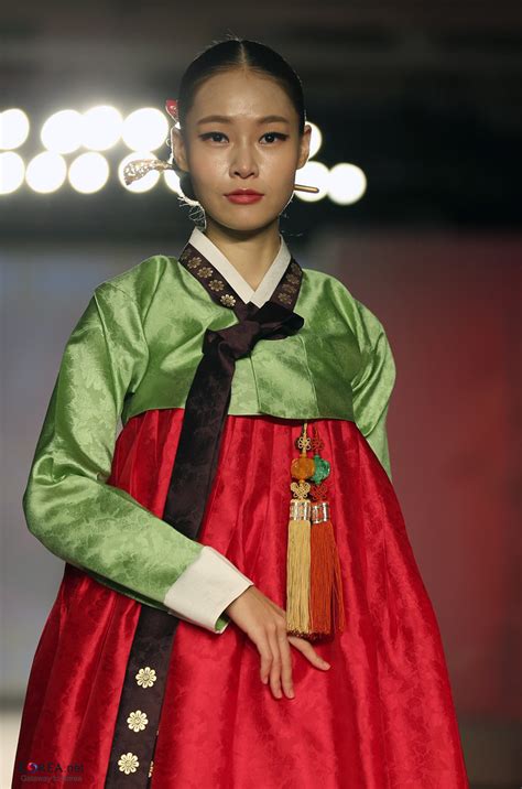 Korea_Hanbok-AoDai_FashionShow_61 | Hanbok-Ao Dai Fashion Sh… | Flickr
