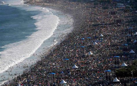 Rio Beach Crowded