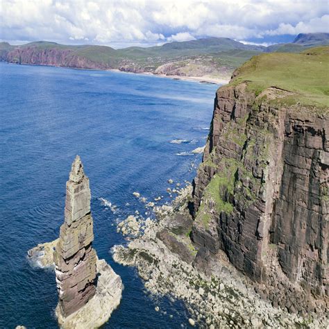 Sandwood Bay Sutherland Scotland and Am Buachaille by Aaron Sneddon aerial image (12) - Hire UAV Pro