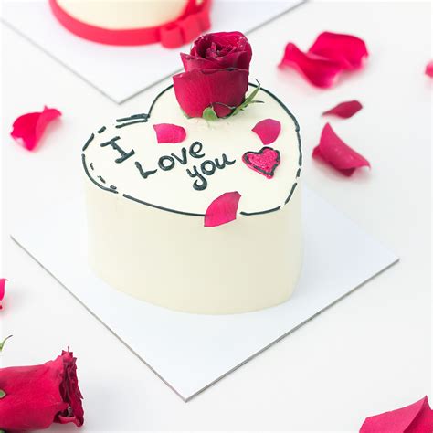 Red rose Heart cake – Eastern Bakery Shop