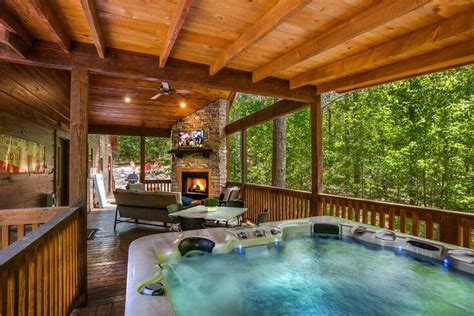 2 Bedroom cabin with Hot Tube | Broken bow oklahoma cabins, Hot tub, Broken bow